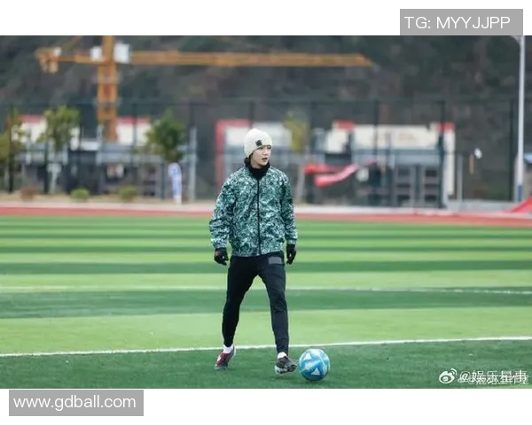 鹿晗与足球明星的精彩对决视频引发热议球迷热情高涨