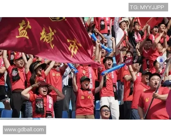 足球明星与黄鹤楼的完美结合展现中国文化与体育魅力的精彩瞬间