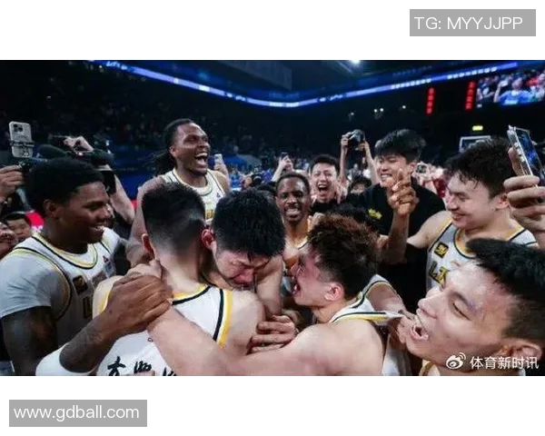 孙铭徽：从青涩少年到篮球场上的闪耀明星之路